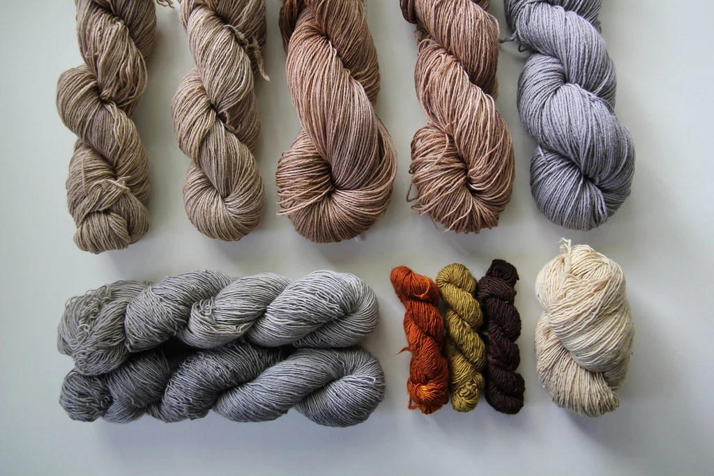 Kasim Ansari's team weaving a natural yarn carpet in Bhadohi